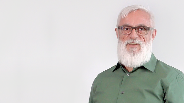 Francisco báñez-Carrasco in a green shirt, smiling and looking cute.